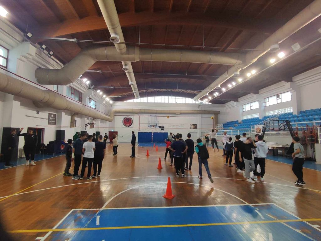 Εκατό παιδιά από το 1ο Γυμνάσιο Μαρκοπούλου Μεσογαίας έπαιξαν βόλεϊ